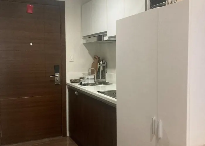 Rustic In Makati Cbd Apartment Manila