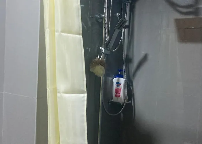 Rustic In Makati Cbd Apartment
