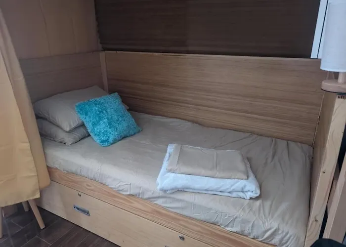 Rustic In Makati Cbd Apartment Manila