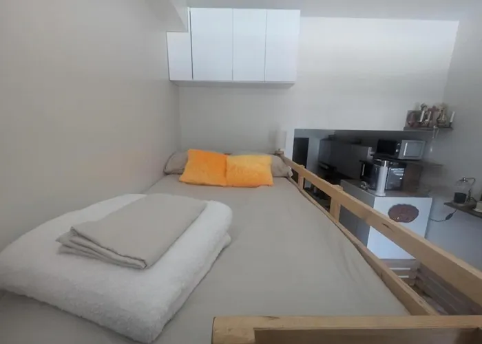 Apartment Rustic In Makati Cbd Manila